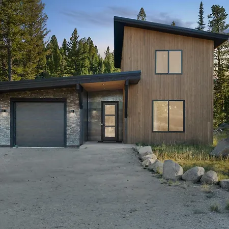 Luxury Mountain Escape W Panoramic Forest Views!